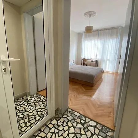 Aprilov Apartament *